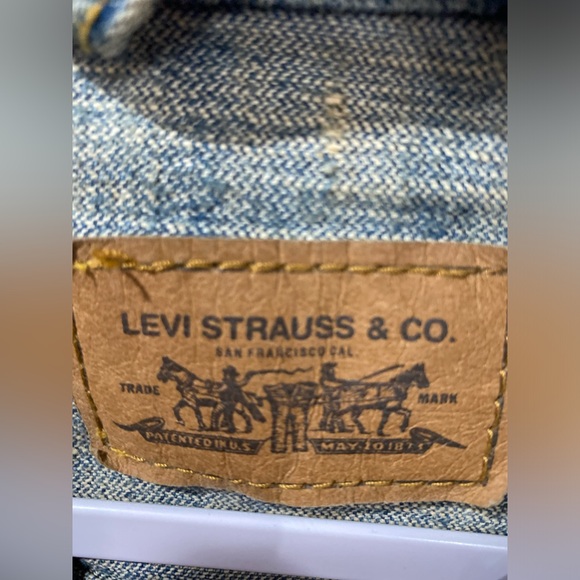 Levi’s Jean trucker jacket, size L women’s ,never worn, great condition. - Picture 4 of 7